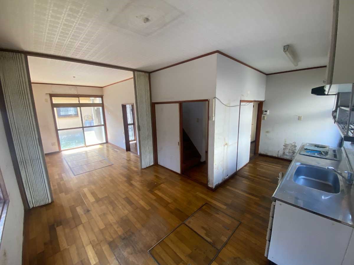 【リビング】日当たりが良くリビングを暖かな雰囲気にしてくれます♪※2026年４月撮影