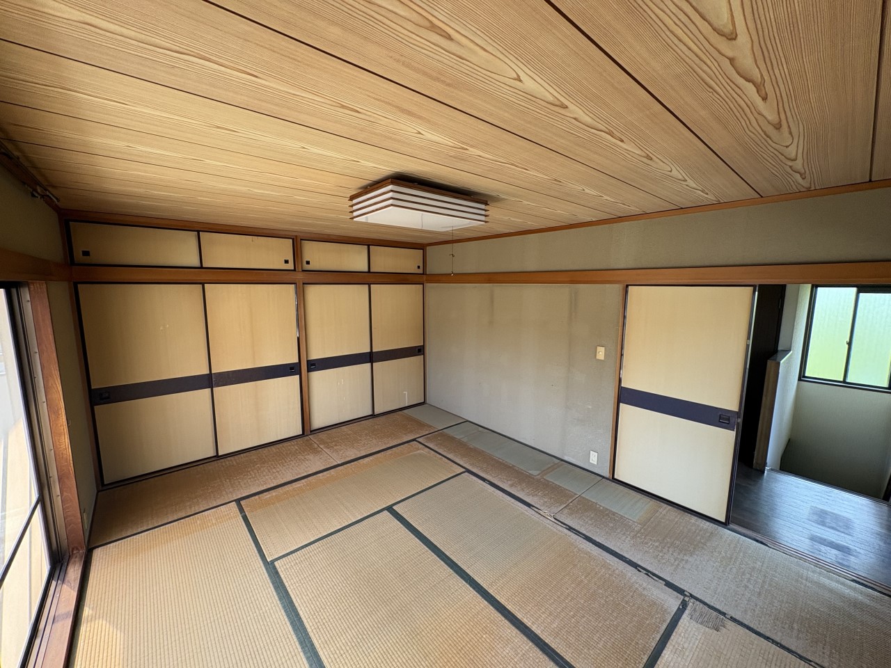 【2F和室】和室は10帖と広く、ゆったりとくつろげる空間です♪※2026年5月撮影