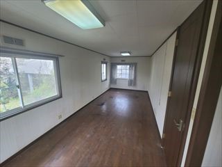 【2F洋室】19帖の広々とした洋室は家具を置いてもゆったりと過ごせる洋室です※2026年5月撮影