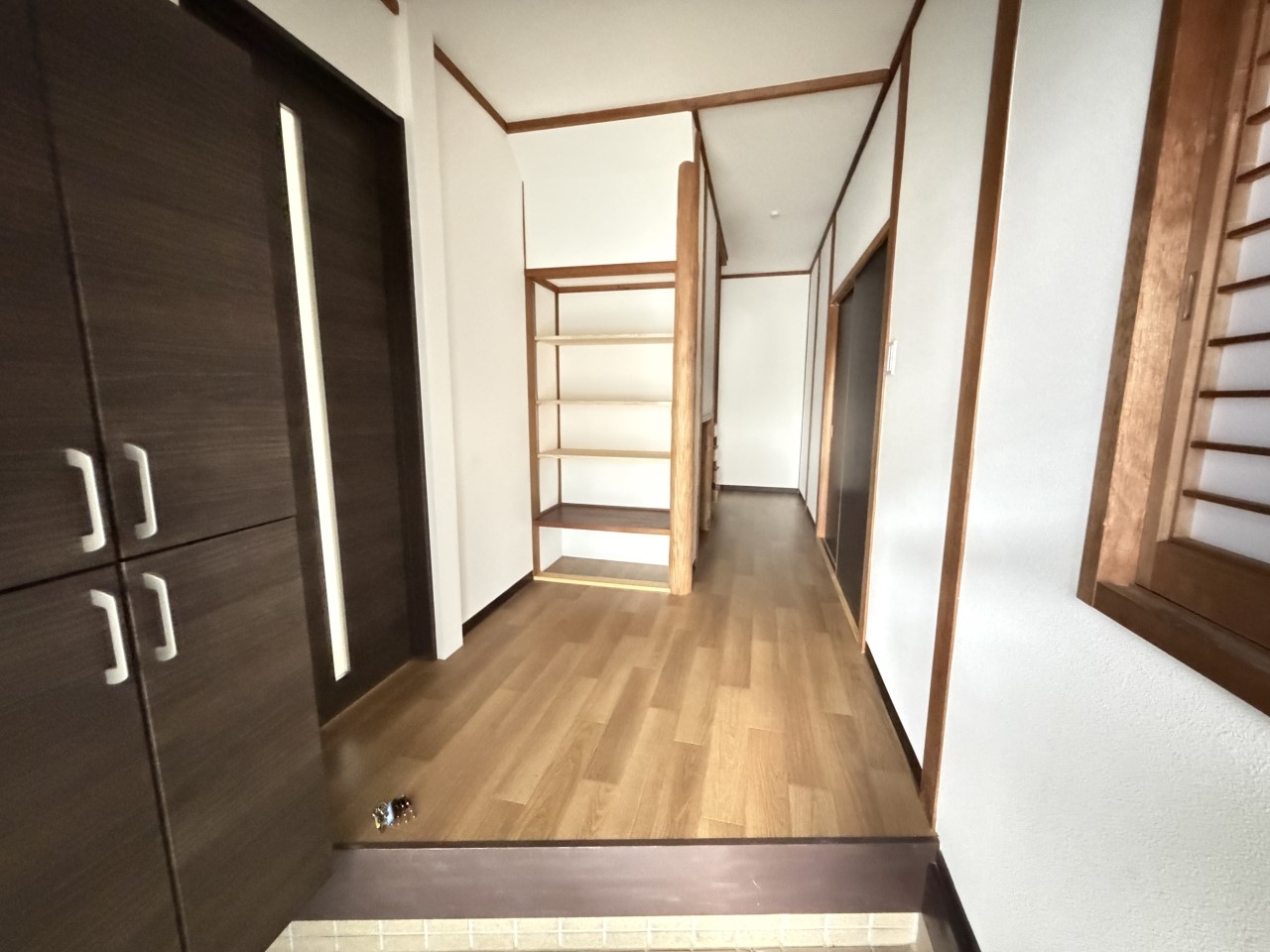 【玄関】玄関収納付きで玄関周りをスッキリ保ちます♪※リフォーム後の写真です※2026年5月撮影