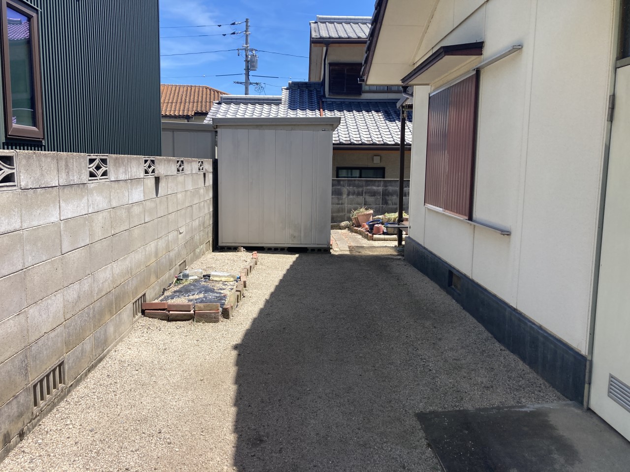 《駐車スペース》令和7年7月撮影　※リフォーム前写真