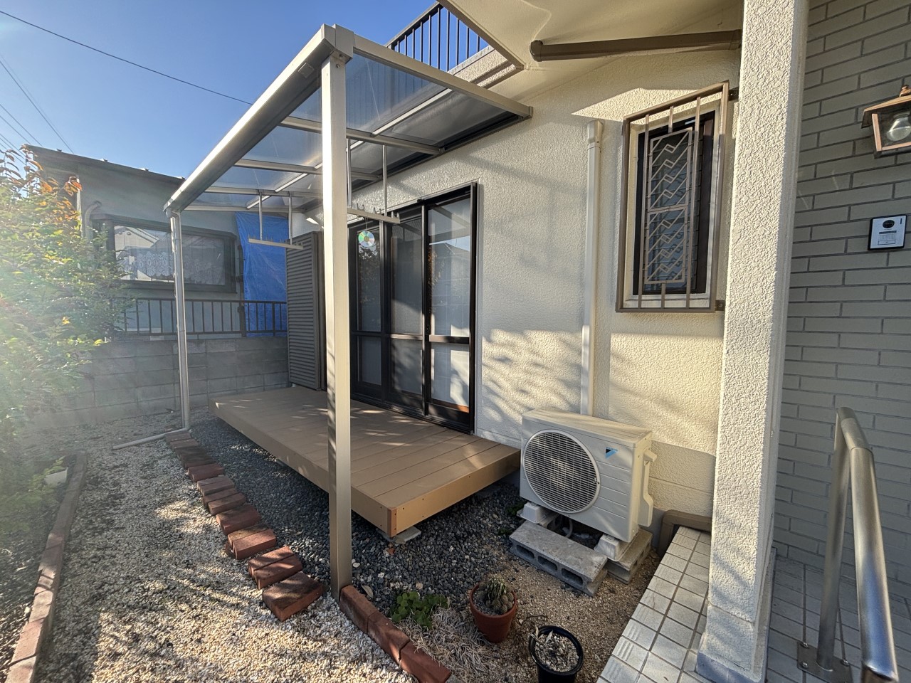 《外観写真》ウッドデッキつき！（2025年11月撮影）