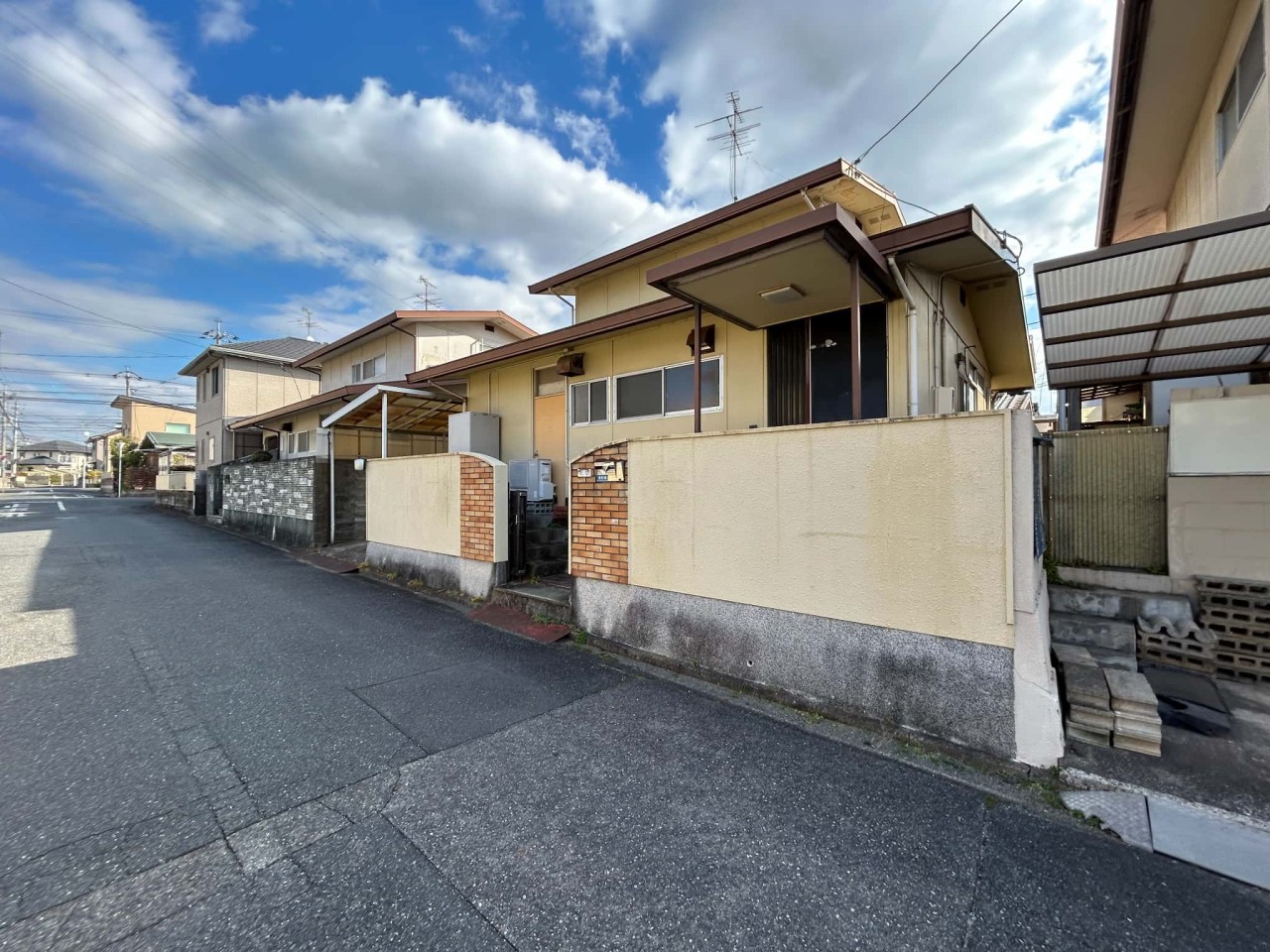 【外観】前面道路6ｍで日当たり良好！開放感のある快適な住環境です。※2026年2月撮影