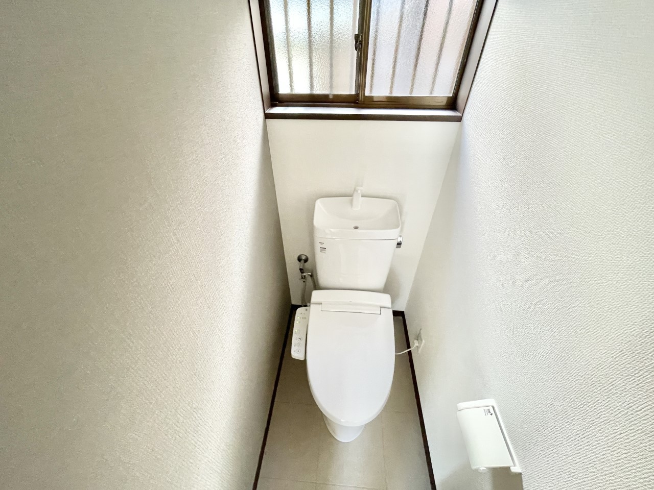 ◆トイレ｜窓がついているので換気も楽々です♪
