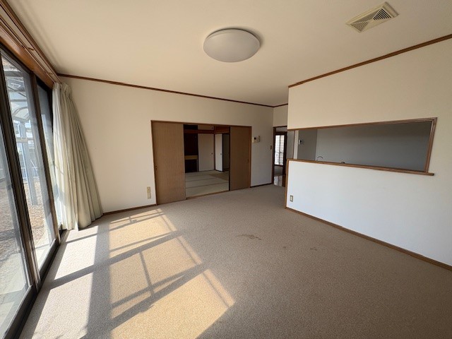 【リビング】日当たりが良く、あたたかな空間♪  ※リフォーム前写真