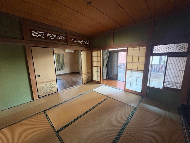 【1階和室】縁側から優しい光が入ります♪