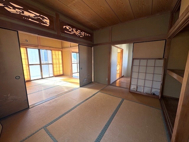 【2階和室】襖を撤去すれば12帖のお部屋としても使用できます。