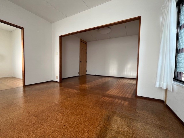 【LDK】ソファを置いてくつろげる、15.8帖の広さです。