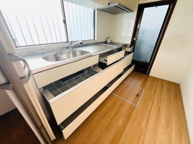 【キッチン】2016年11月に水回り交換済みです。