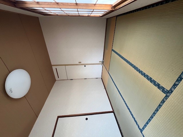 【和室】朝日が入る東側のお部屋です。離れ間なので、客間としても利用できます♪