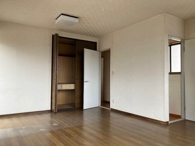 【洋室】全てのお部屋に収納が付いています。