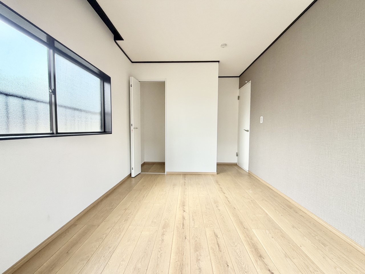 ◆2階洋室（リフォーム後）｜明るい日差しが居心地の良さを感じさせます！