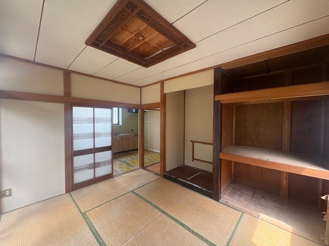 【和室】押入にはお布団や季節ものが収納できます♪