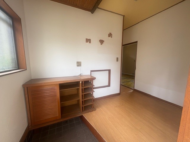 【玄関】下駄箱の上には思い出の品などを飾ることができます♪