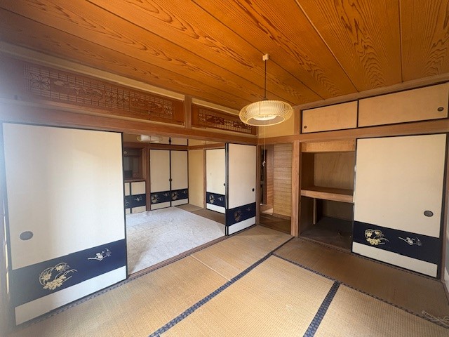 明るい光が差し込む広々洋室に変更予定♪※リフォーム前写真