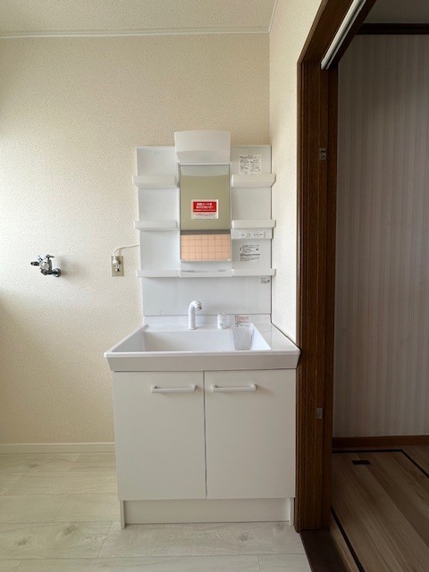 【洗面所】シンプルで洗練されたデザインの洗面所です♪※2026年3月撮影