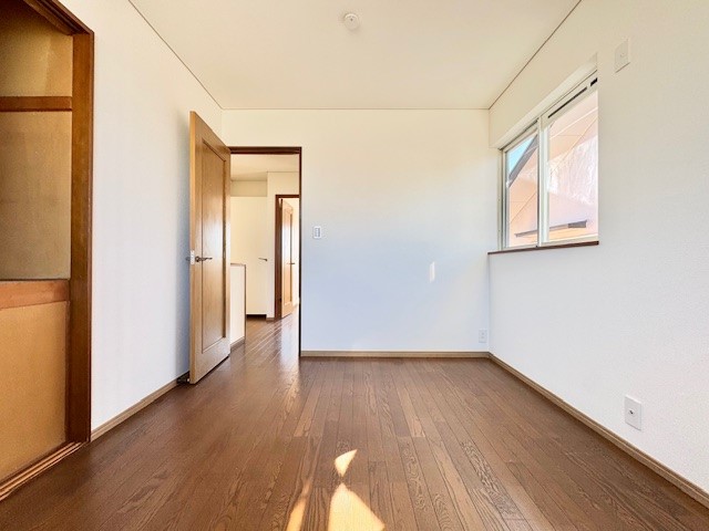 ◆2階洋室（リフォーム中）｜2面採光のため、明るいお部屋♪