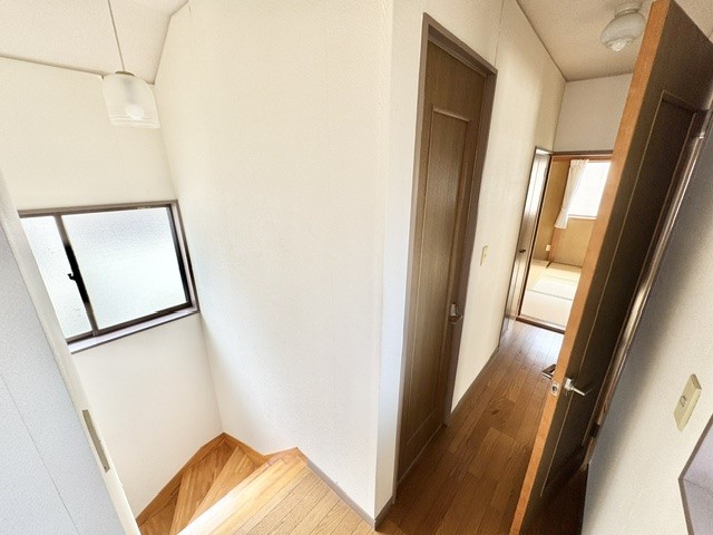 ◆2階廊下（リフォーム中）｜明るく開放的な廊下です♪