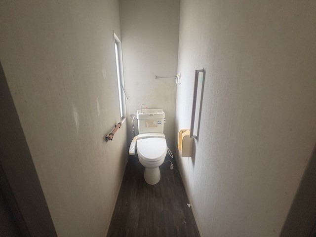 【トイレ】温水洗浄便座に交換します♪※リフォーム前写真