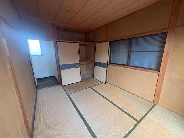 【和室】押入にはお布団や季節ものが収納できます♪