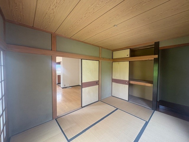 【和室】リビングと続くお部屋です。お昼寝スペースとしても利用可能です♪