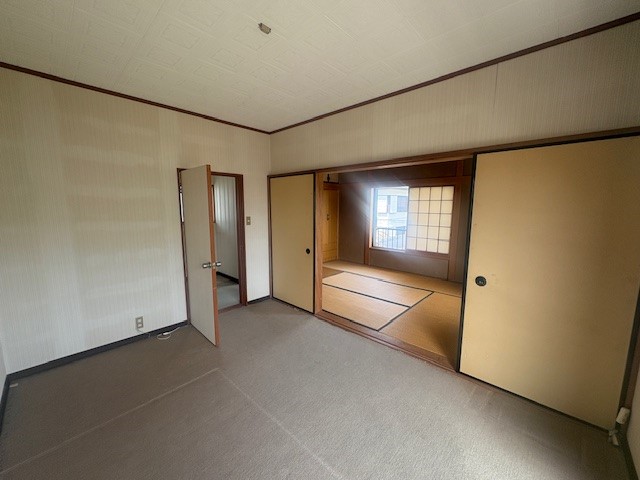 【洋室】引き戸を撤去して、大きな一つのお部屋として使用するのも良いですね♪