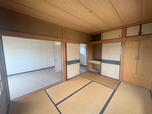 【和室】押入にはお布団や季節ものが収納できます♪