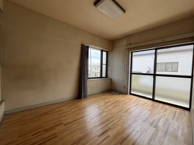 【洋室】2階の両方のお部屋からバルコニーに出入りできます。