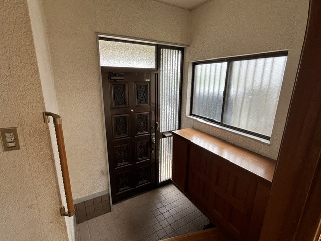 【玄関】自然光の入る明るい玄関！