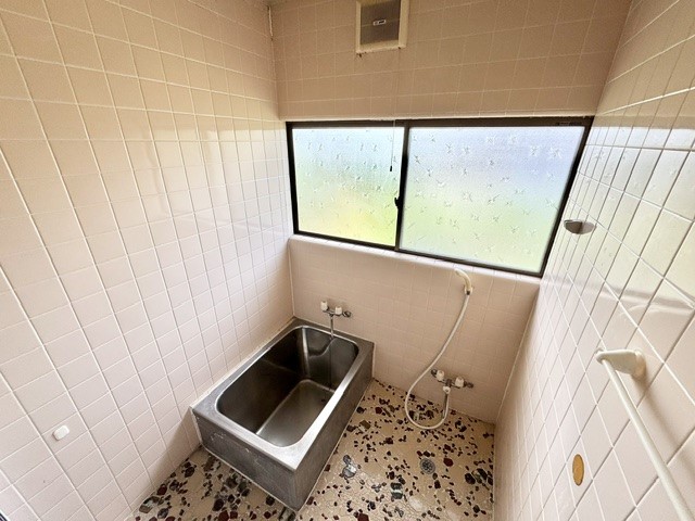 ◆浴室｜窓がありますので、気軽に換気ができます！