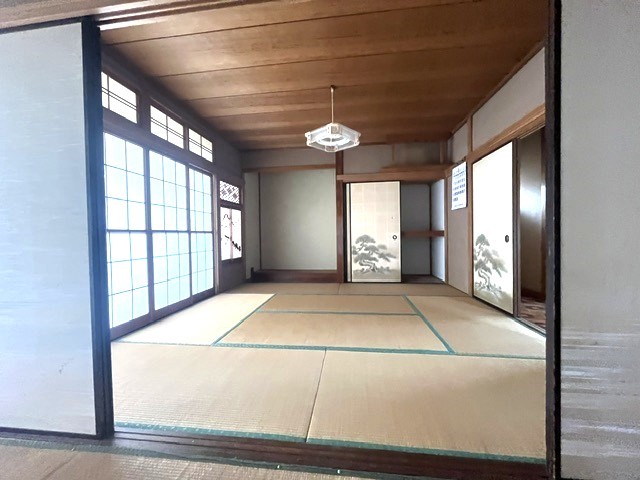 【和室】襖を撤去して、大きな1つのお部屋としても利用可能です♪(2026年６月撮影）
