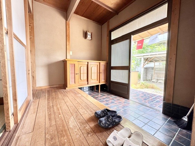 ◆玄関｜自然光が入る明るい玄関♪