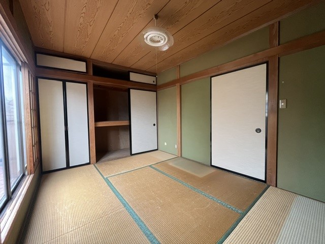 【和室】押入にはお布団や季節ものが収納できます♪