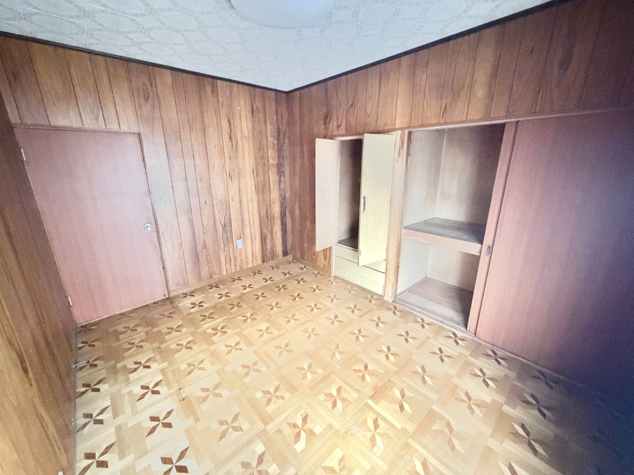 ◆2階洋室｜収納付きのお部屋です♪