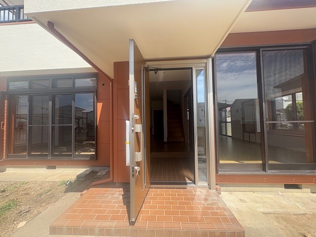 【玄関】扉を新しいものに交換しました♪