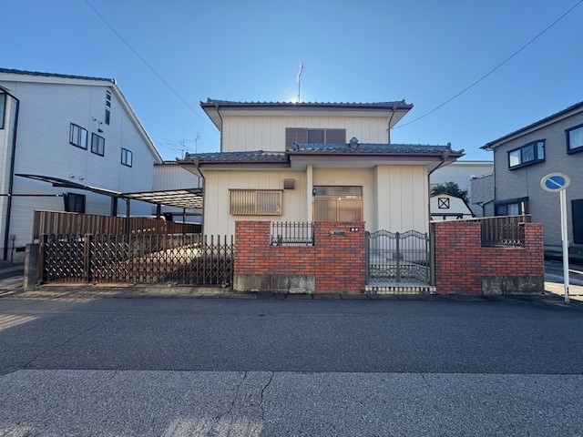 【外観】接道は駐車しやすい幅員6ｍです。