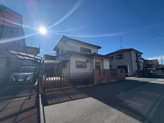【外観】3台駐車可能です♪  ※車種によります。