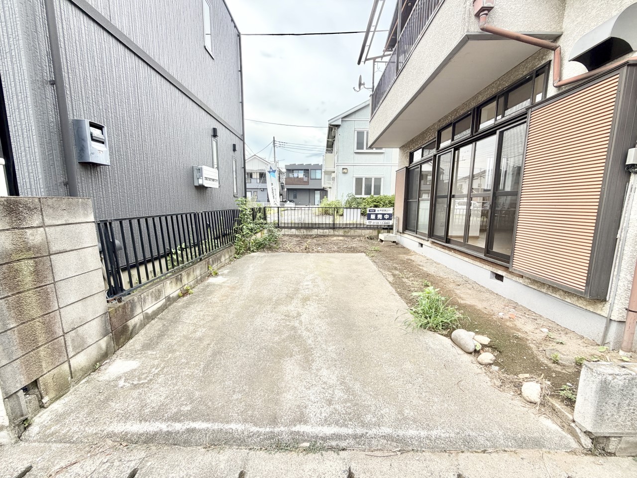 ◆駐車場（リフォーム後）｜閑静な住宅地に立地しています！
