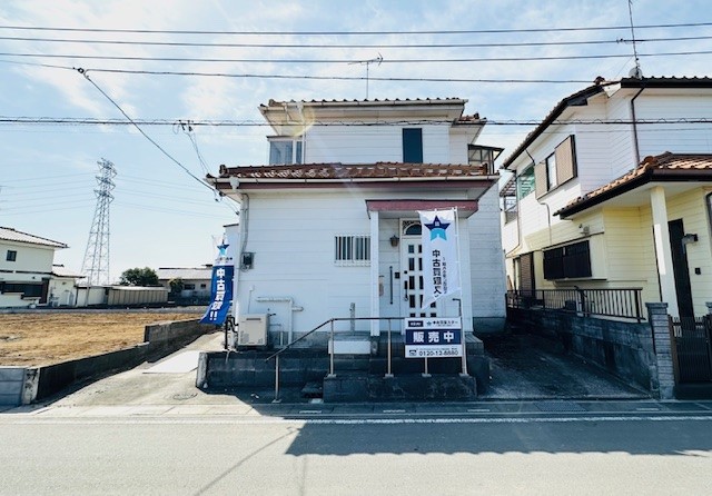 【外観】車種により3台の駐車が可能です！※2026年3月撮影