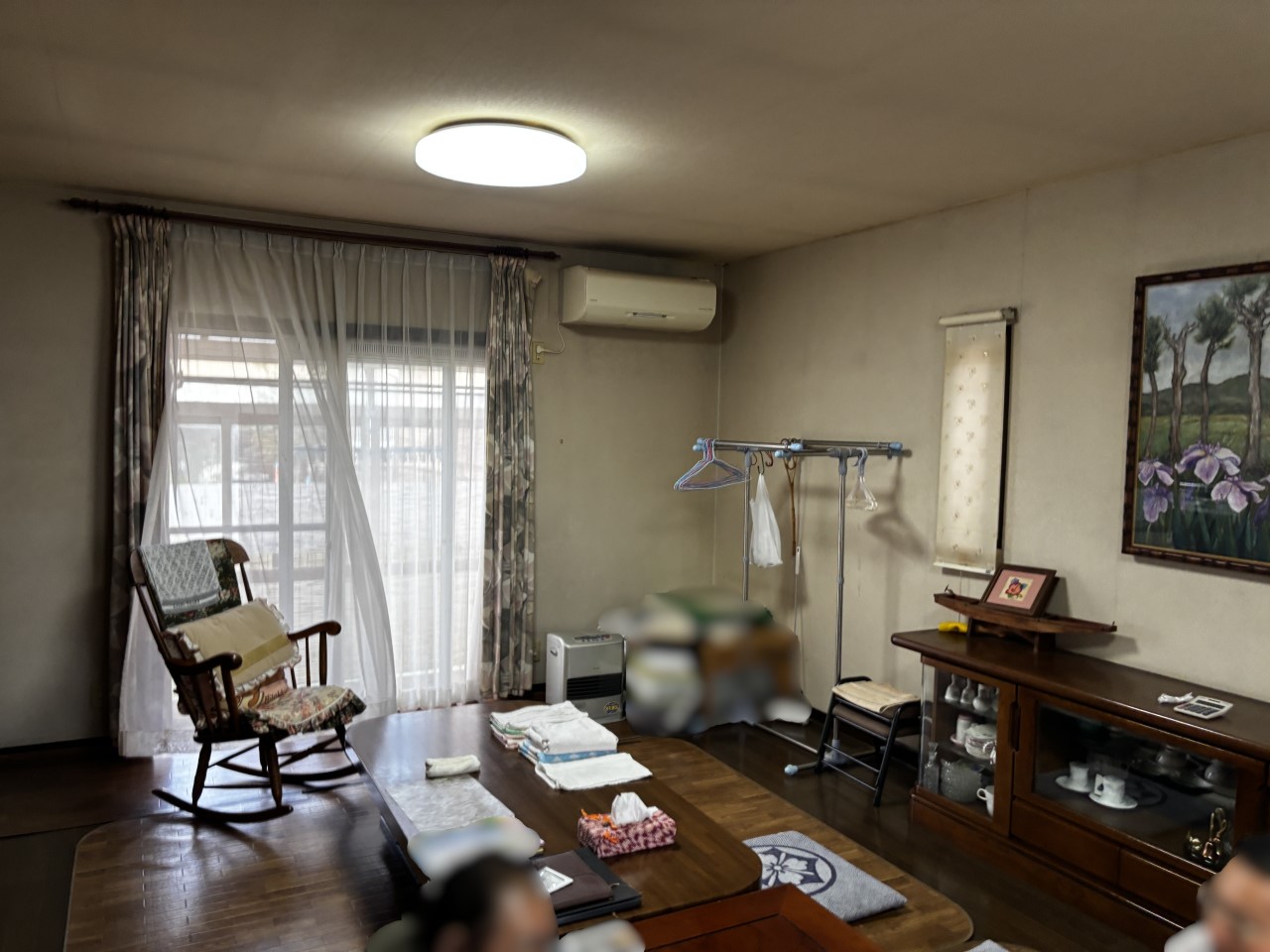 日差しがたくさん差し込む明るいリビング