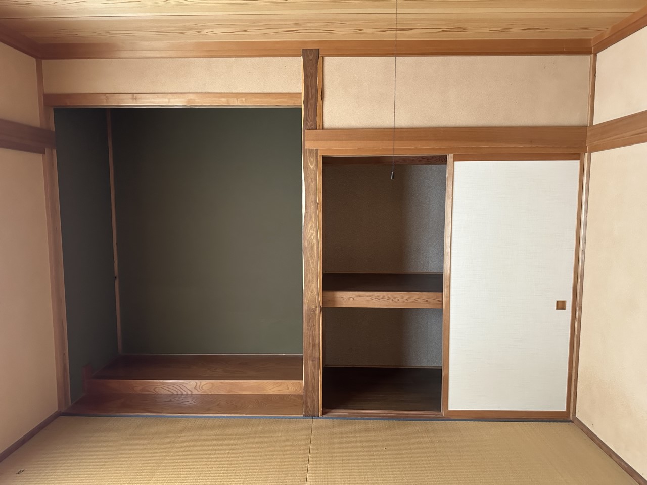 押し入れ付きの和室は、布団や季節物、日用品の収納に便利で、お部屋をすっきり保てます