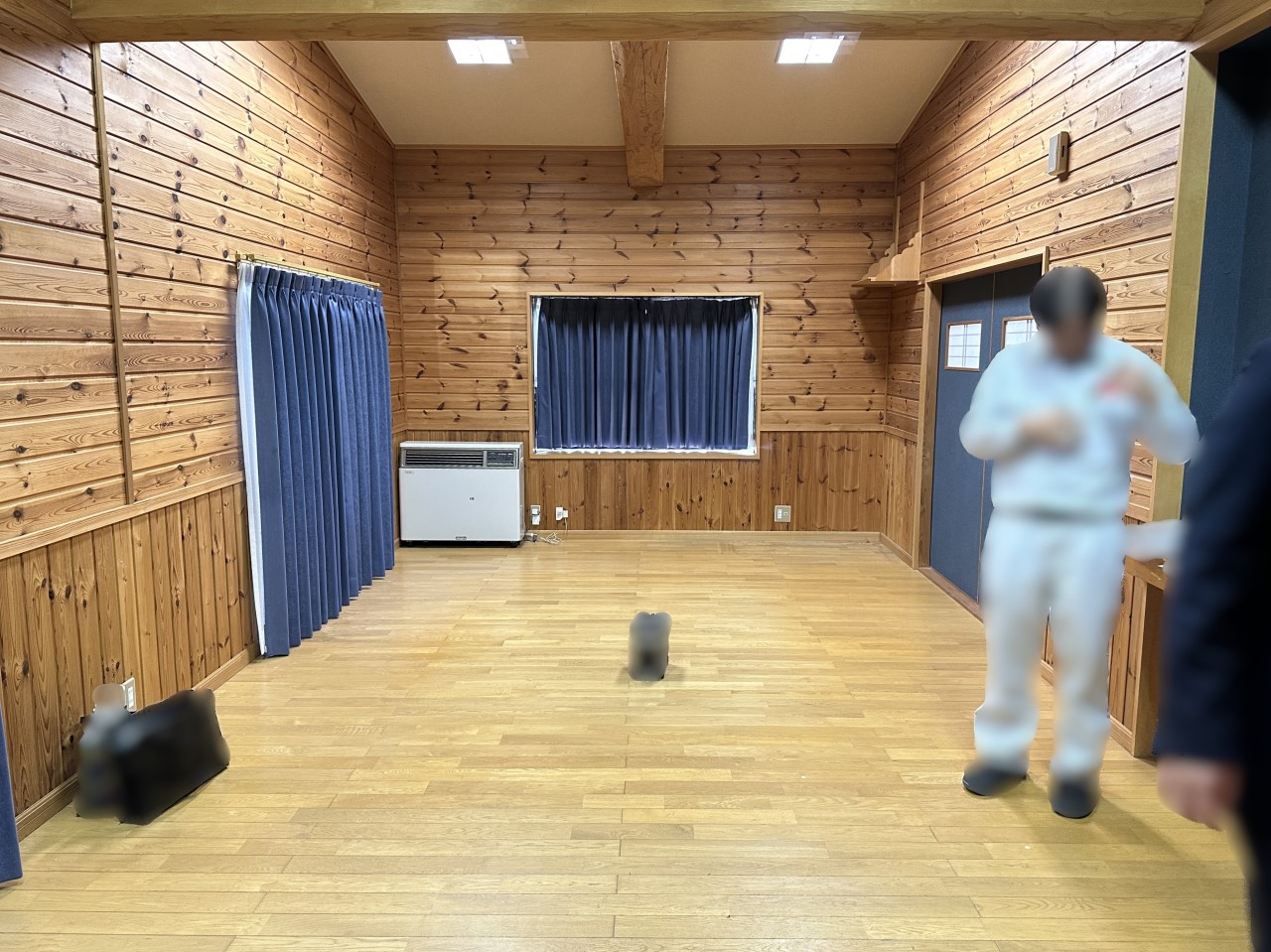 広々としたダイニングスペースで、家族の団らんに十分なスペースを確保