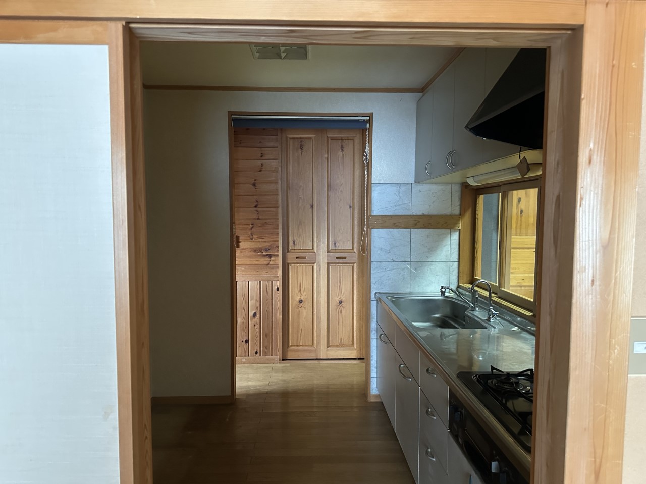 ご夫婦やお子様と並んでお料理をしても余裕のある、広々としたキッチン