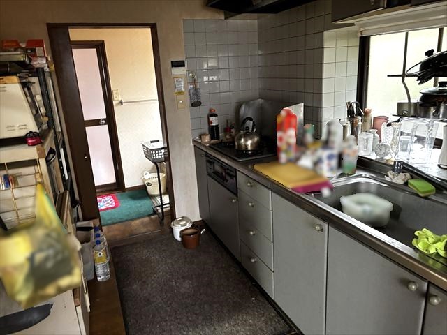 「キッチンの生活感を隠したい」という方に選ばれている独立タイプ！  シンクの中や調理家電がリビングから直接見えないため、急な来客時も慌てる必要がありません♪