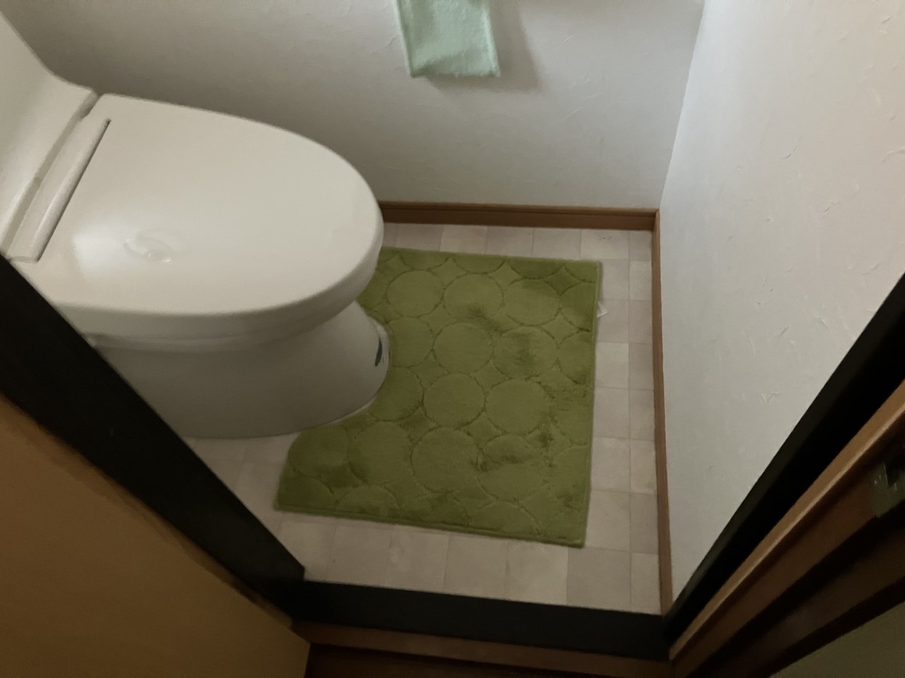 窓のある明るい１階トイレ