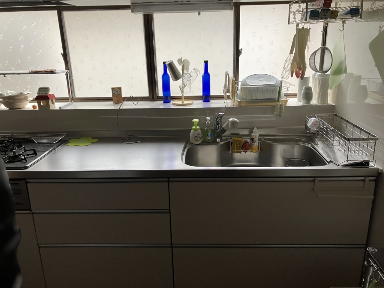 「キッチンの生活感を隠したい」という方に選ばれている独立タイプ！シンクの中や調理家電がリビングから直接見えないため、急な来客時も慌てる必要がありません♪