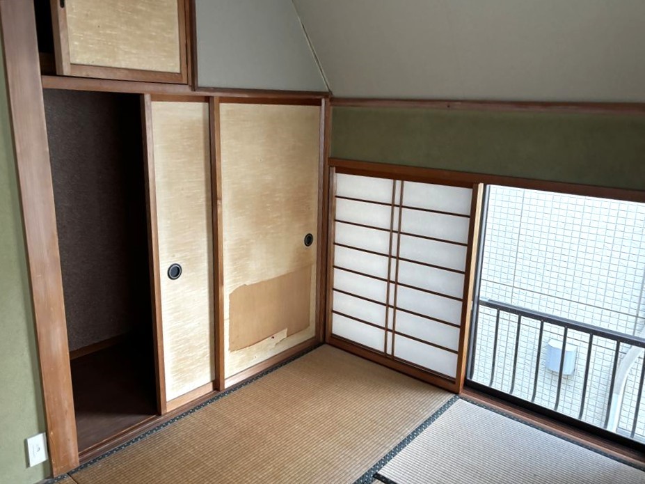 【5.3帖和室】隠れ家のような落ち着き。窓からの光が心地よい、2階の和室♪※2026年1月撮影