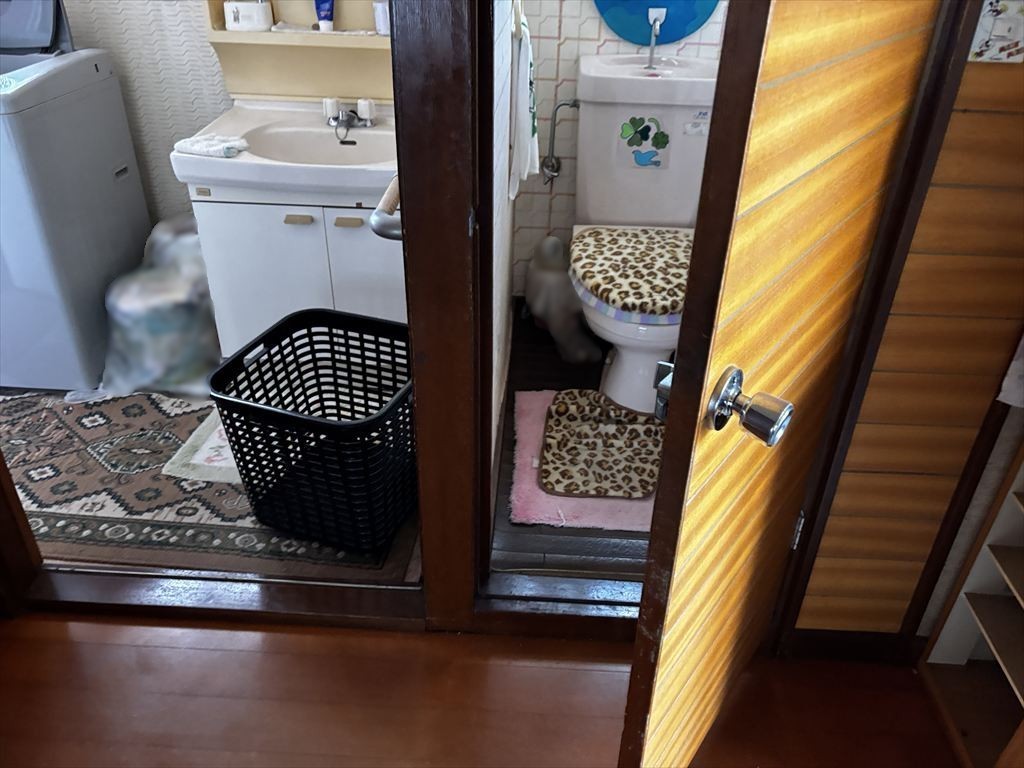 【トイレ】洗面所とトイレが隣接し、無駄のない動線で日々の暮らしが快適に♪※2026年3月撮影