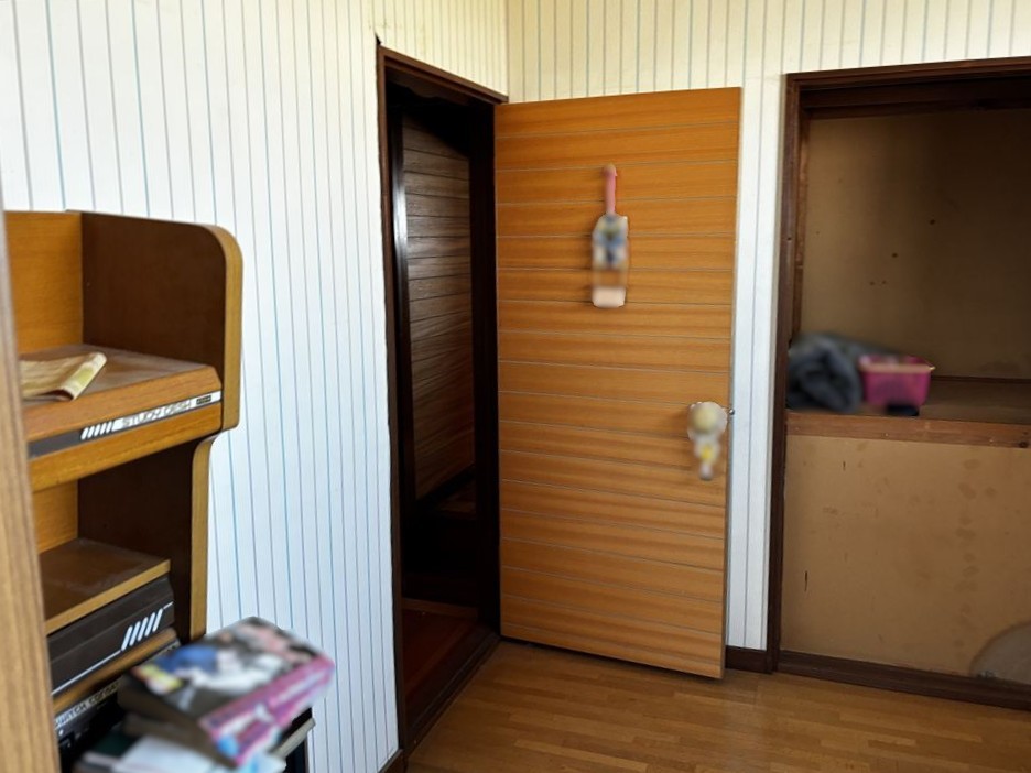 【洋室】寝室はもちろん、書斎やワークスペースとしても活用できる多用途な洋室です♪※2026年3月撮影