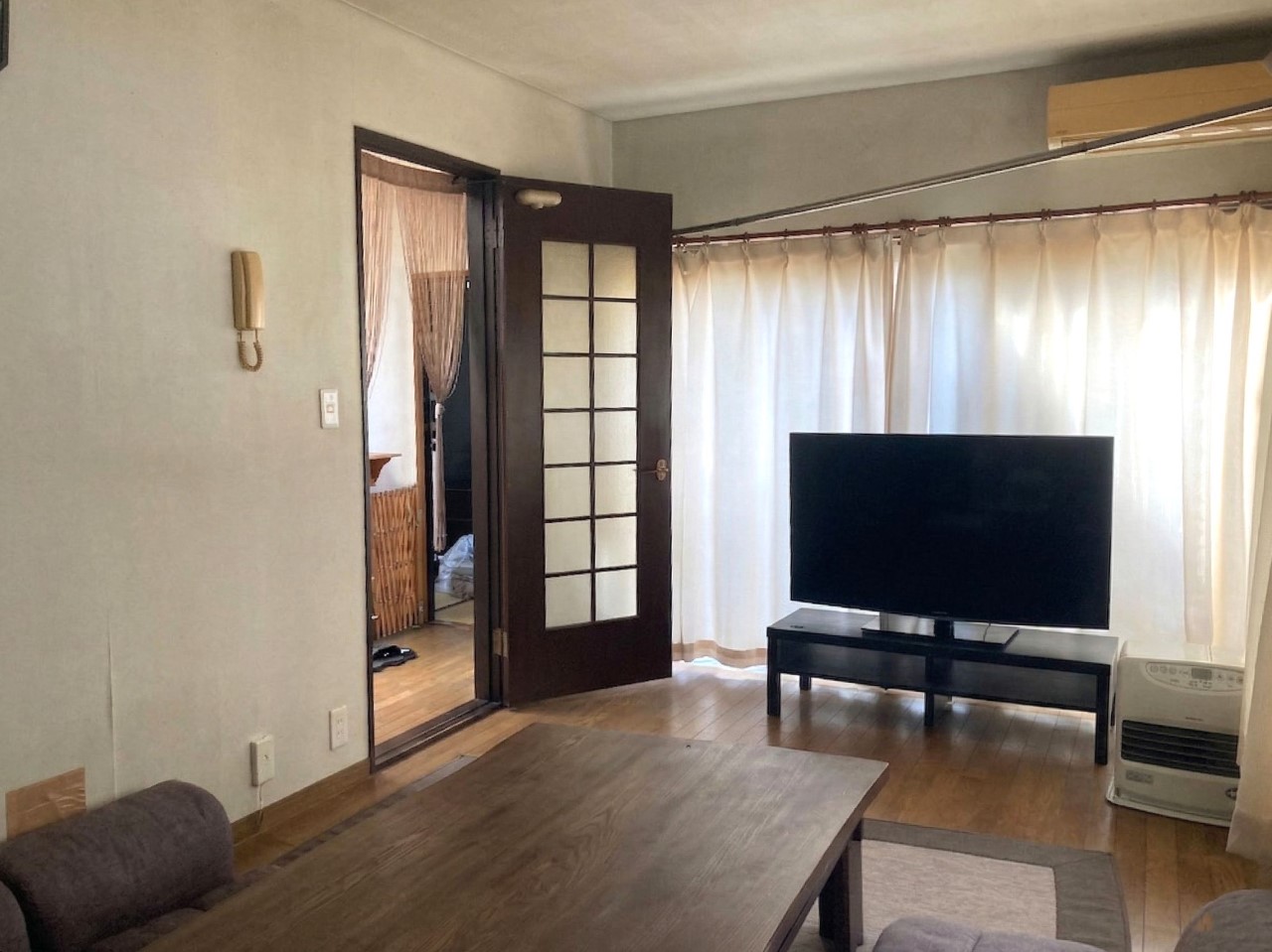 【リビング】大きな窓からたっぷりの自然光をお部屋に取り込めます♪※2026年3月撮影